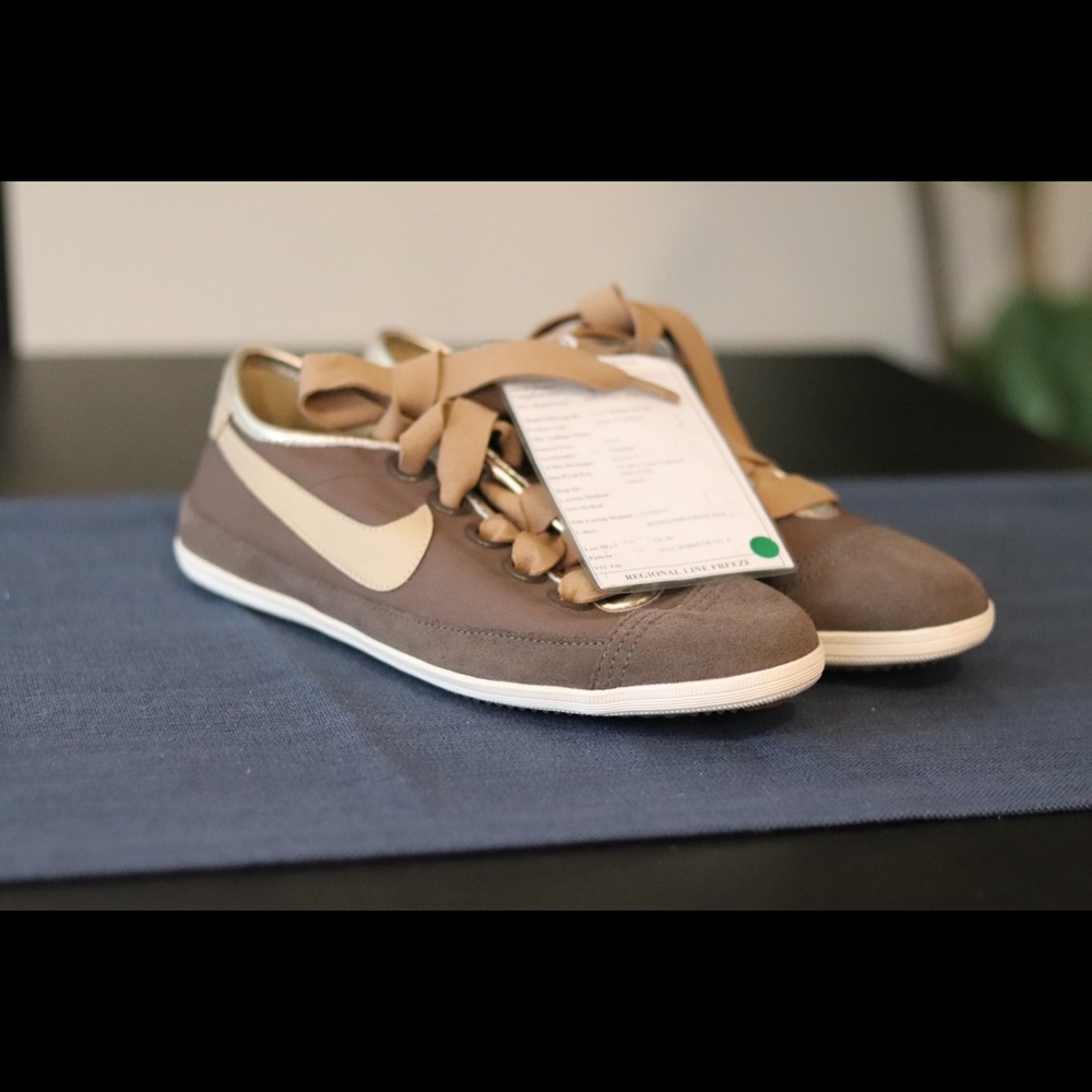 NIKE FLASH MTR SAMPLE SHOES  (size 7 women)